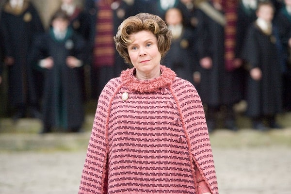 26. "Umbridge rolündeki Imelda Staunton! Umbridge karakterinin tüm uyuzluğunun hakkını verdi."