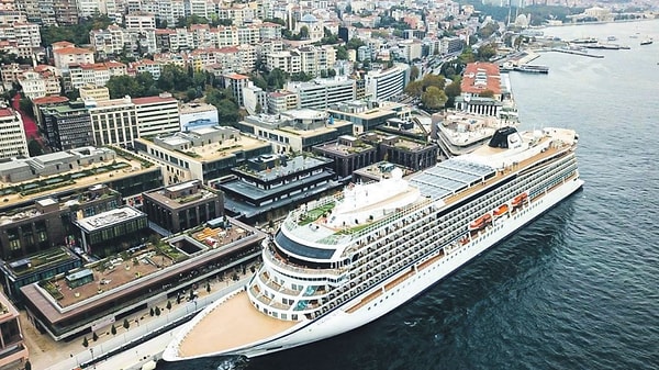 İstanbul Boğazı'nın Avrupa yakasında, Haliç ile birleştiği noktada yer alan bir kruvaziyer limanı ve karma kullanımlı tesis olarak yapımına başlanan Galataport Kruvaziyer Liman projesi geçtiğimiz yıl tamamlanarak ziyaretçilerini ağırlamaya başlamıştı.