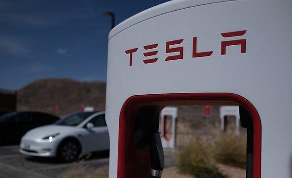Musk’ın serveti ağırlıklı olarak elektrikli otomobil firması Tesla'dan geliyor.  Şirketin hisseleri 177 dolar seviyelerine kadar geriledi.