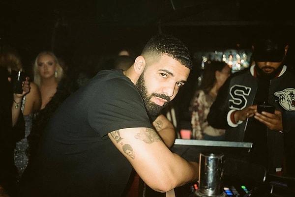 "Ofiste her zaman rap şarkıları çalıyordu. Başka bir rap şarkıcısını önermeyi düşündüm ve Drake'in şarkılarını sevdiğimi belirttim. Sanırım bir hataydı."