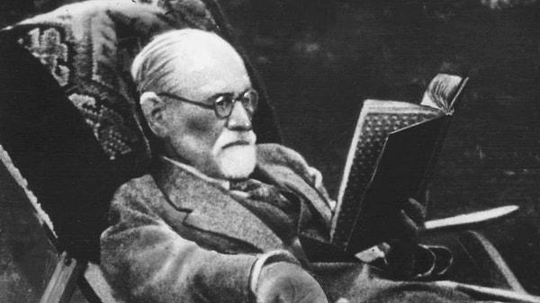 Psikanaliz biliminin kurucusu Sigmund Freud'un en önemli önermelerinden biri olan kişilik kuramı, insan zihninin üç bileşenden oluştuğunu ileri sürüyor.