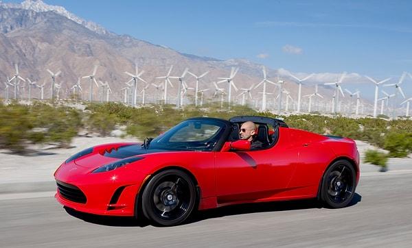Tesla, Model S ve Model X'e daha iyi odaklanabilmek için 2012'de üretimini durdurdu. Otomobil, 2012'ye kadar farklı modellerle satışa sunulmuştu.
