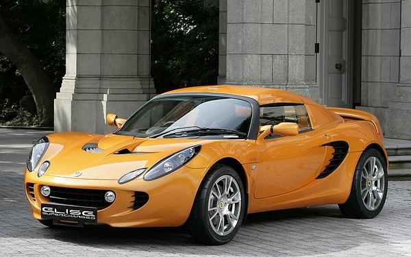 Tesla Roadster, tanıttığı ilk günden itibaren Lotus'un otomobillerine çok benzetilmişti.