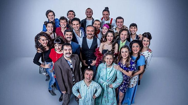 Ekranların en sevilen komedi programlarından Çok Güzel Hareketler bu akşam 20:00'da yeni bölümüyle STAR TV'de seyirci karşısına gelecekti. Fakat televizyonu açanlar ÇGH'nin yayınlanmadığını gördü.