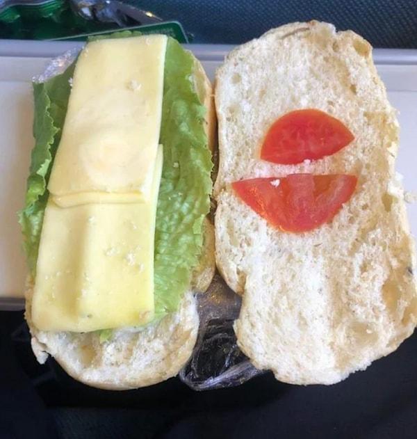 Bu sandviç uçakta verilmiş, bol malzemos maşallah!
