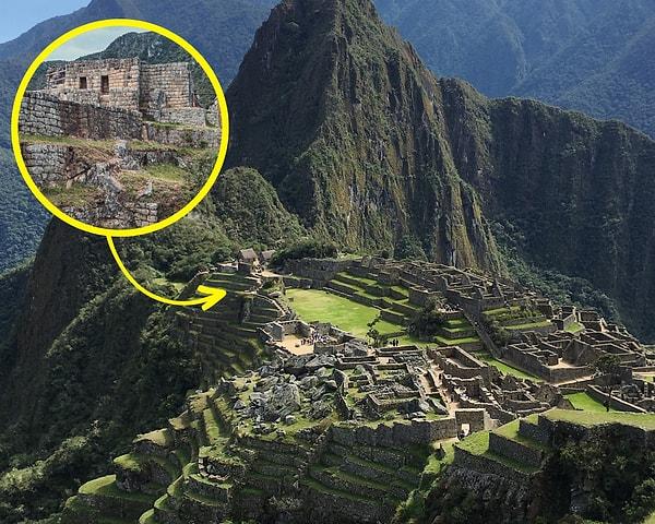 7. Machu Picchu'daki geçmiş depremlerin etkisi şehrin yapısına yansımış.
