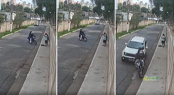 Silah doğrultarak sokaktaki insanları soymaya çalışan motosikletli çeteyi ise arkadan gelen bir araç sürücüsü eziyor.