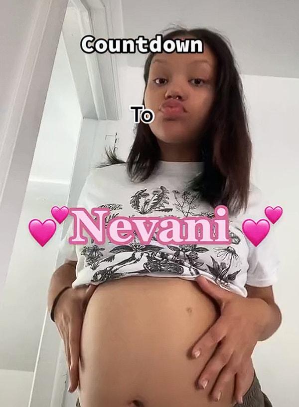 TikTok'ta video yayınlayan Nev, ilk çocuğunu hiç acı çekmeden tek bir ıkınmayla doğurmasına yardımcı olduğunu iddia ettiği birçok doğal ilaç ve egzersiz olduğunu açıkladı.