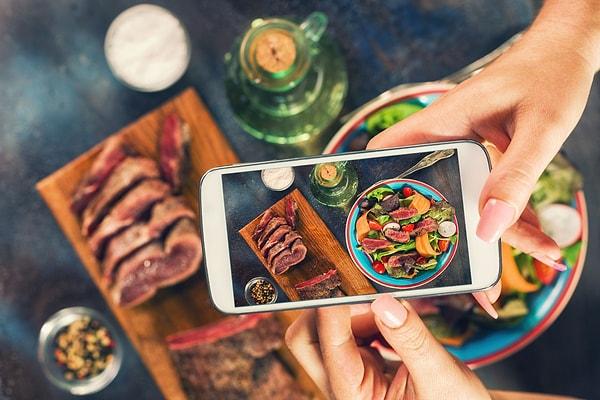 Google'ın hali hazırdaki arama aracı Lens sayesinde artık Instagram'da gördüğünüz leziz yemeklerin benzerlerini yakınlarınızda bulabilirsiniz.