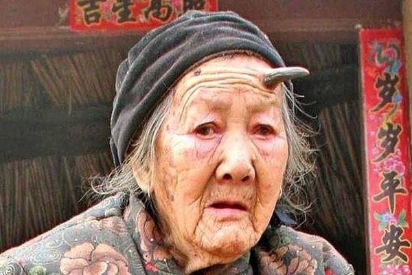 Boynuzlu kadın Tayvan medyasında, "ölümsüzlük alemi sevk formu" olarak adlandırıldı.
