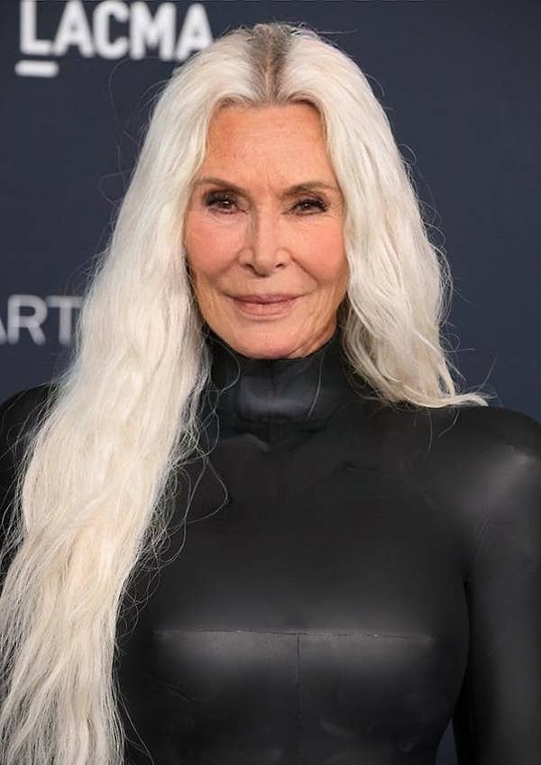 Вот как Ким будет выглядеть в 2054 году, когда ей исполнится 74 года.