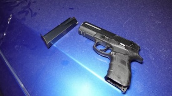 Ruhsatsız Tabancaya Pişkin Savunma: ‘Devletimiz Ruhsat Vermiyor, Ne Yapalım!’