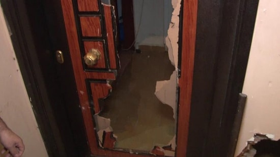 Ev Sahibi Terörü: Balyozla Kapıyı ve Duvarları Kırdı