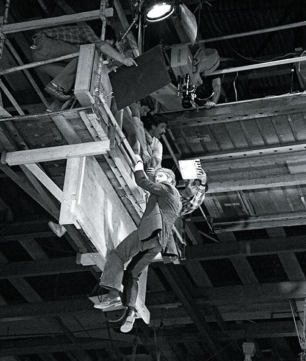 11. Die Hard filminin son sahnesini çeken Alan Rickman'a bir bakın.