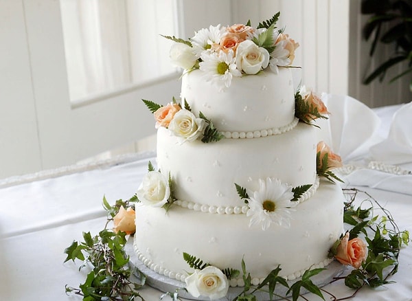 11. Eğer pasta kesmek istiyorsanız ortalama düğün pastası da 5.000 TL.