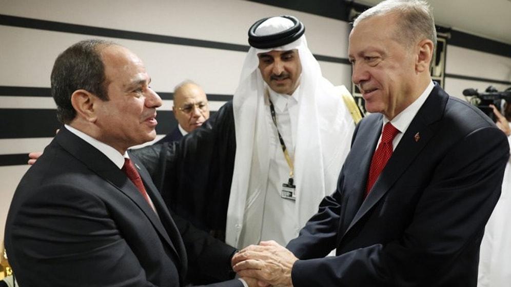 Cumhurbaşkanı Erdoğan Katar'da Sisi ile Tokalaştı