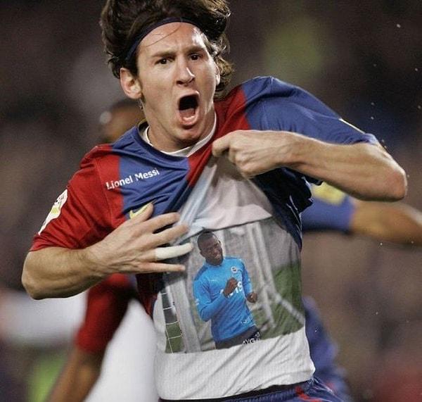 6. Messi idolü olan Valencia'yı gösteriyor.
