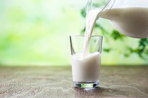 Süt şekeri anlamına gelen laktoz, Latince süt anlamına gelen "lak" ve şeker anlamına gelen "oz" kelimelerinden oluşur.