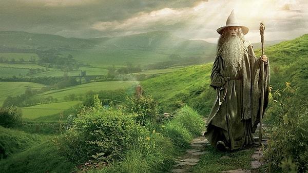 Kendine özgü uzun gri sakalıyla tanınan Friedmunt, Gandalf'a benzediği için bölgede yerel bir ünlü haline geldi.