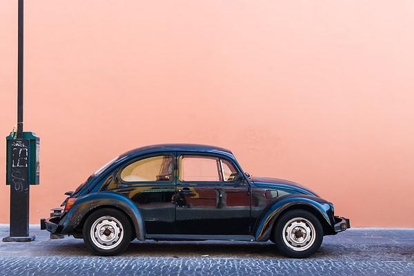 14. Adolf Hitler, Volkswagen'in Beetle modeli aracının tasarımına yardım etmiştir.