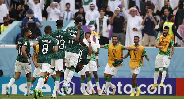 Suudi Arabistan Kralı Selman bin Abdulaziz, ülkesinin Arjantin'i 2-1 mağlup etmesi üzerine yarın ülkede resmi tatil ilan etti.