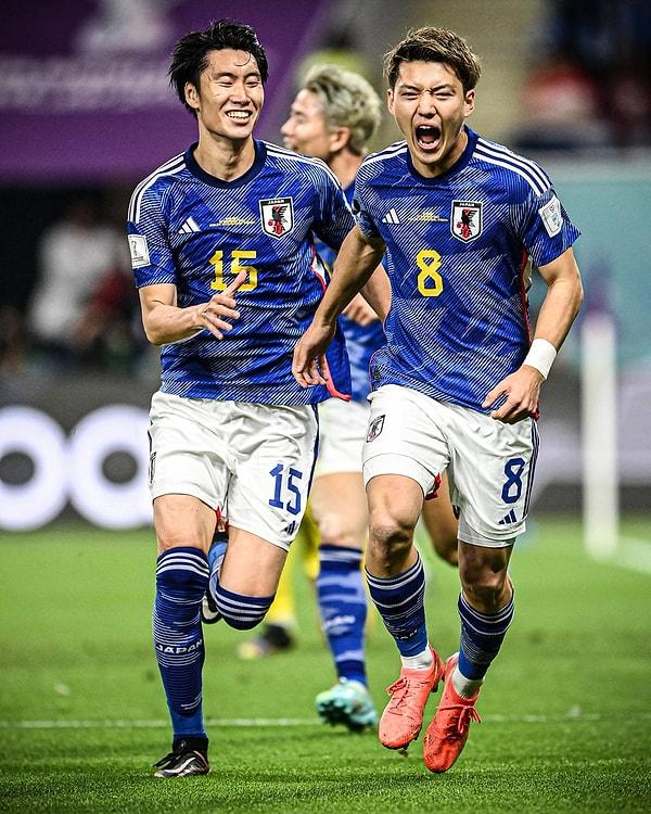 1-0 geriye düştüğü maçta Almanya'yı 2-1 yenen Japonya, Dünya Kupası tarihinde ilk kez ilk golü yediği bir karşılaşmadan galibiyetle ayrıldı.