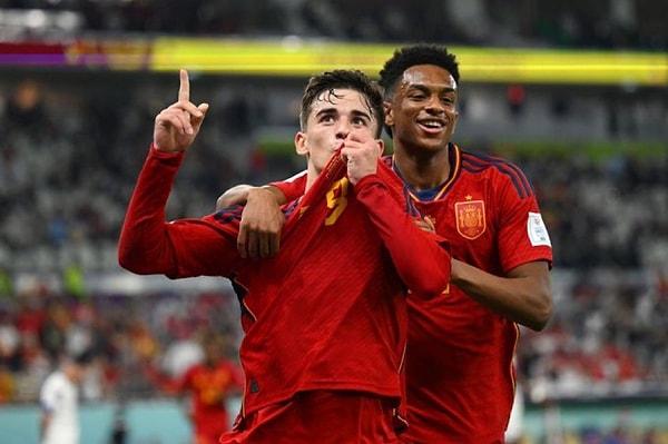 İspanya'nın 5. golünü kaydeden Gavi, Dünya Kupası tarihinin en genç 3'üncü, ülkesinin ise en genç gol atan oyuncusu oldu.
