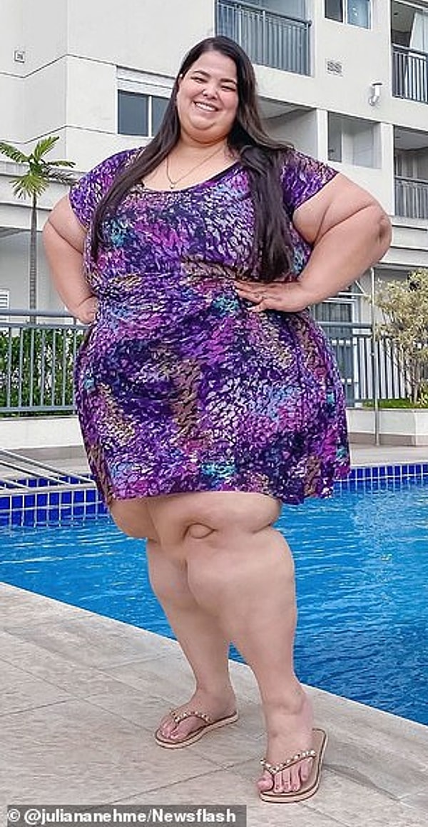 В посте для своих 118 000 подписчиков в Instagram Джулиана сказала, что ей не разрешили сесть на рейс из Бейрута в Доху 22 ноября.