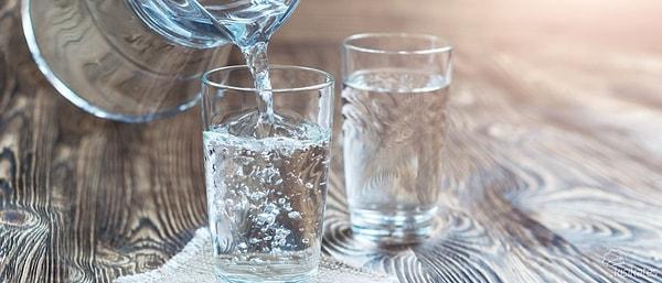 Bu araştırmayla ABD'li beslenme uzmanı Fredrick J. Stare tarafından 1974'te ortaya atılan günde 2 litre su içilmesi gerektiği iddiası çürütülürken, uzmanlar vücudun ihtiyaç duyduğundan daha fazla su içmesinin olumsuz sonuçlar doğurabileceğini açıkladı.