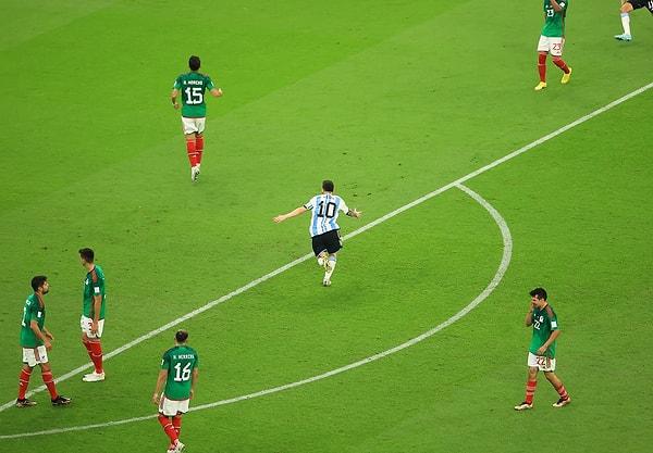 Golünü bir de asistle süsleyen Lionel Messi üzerinden büyük bir yükü atmayı başardı. Maçın ardından ise Arjantin soyunma odasında kutlama vardı.