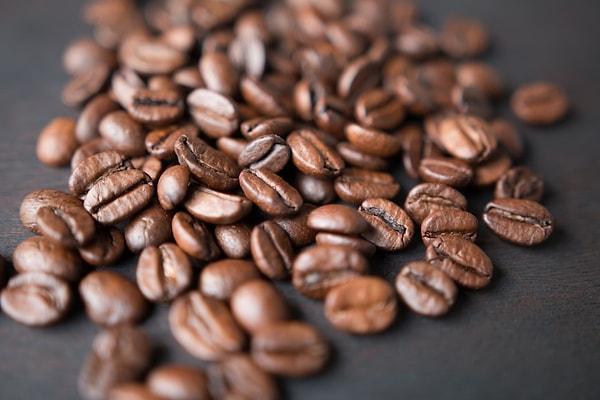 Kafeinin yağ ve kalori yakmada etkili olduğu fikrine sık sık rastlıyoruz. Hatta 600 denekle yapılan bir çalışma, kafein tüketiminin kilo vermeyle bağlantılı olabileceğine işaret ediyor.