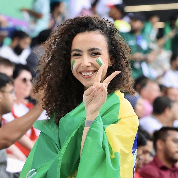 6. Dünya Kupası'nda tribünleri güzelleştiren seyirciler turnuvaya renk kattı.