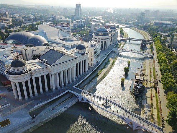 Tarihte her dam ilgi gören şehirlerden olan Üsküp, 1392 yılında Osmanlının hakimiyetine geçmiş ve Türkler tarafından Üsküp olarak adlandırılmıştır