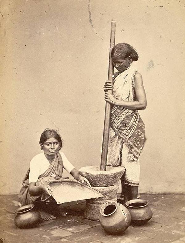 7. Hindistan'da pirinç temizleyen kadınlar - 1870: