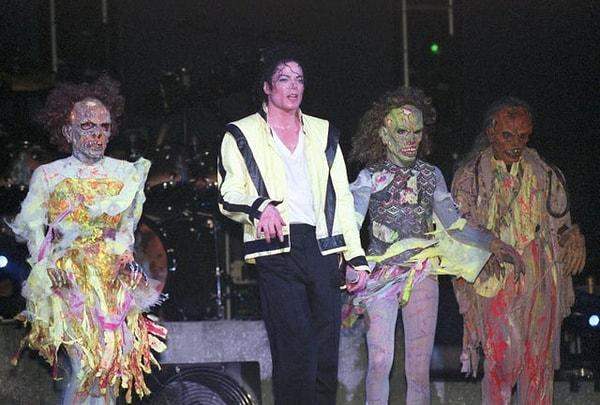 12. Michael Jackson, HIStory turnesinde 'Thriller' şarkısının performansını serilerken - 1996: