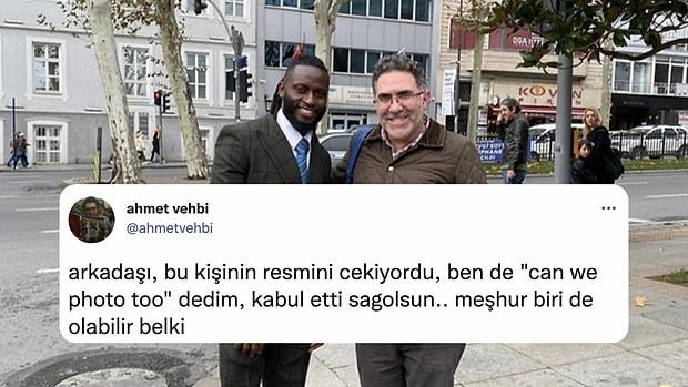Fenomen Ahmet Vehbi'nin Ünlüdür Diye Sokaktan Birisiyle Çektirdiği Fotoğraf Herkesi Kahkahaya Boğdu