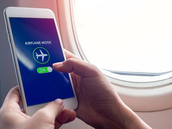 Yolcular artık uçuş sırasında akıllı telefonlarını uçak moduna almak veya tamamen kapatmak zorunda kalmayacak.