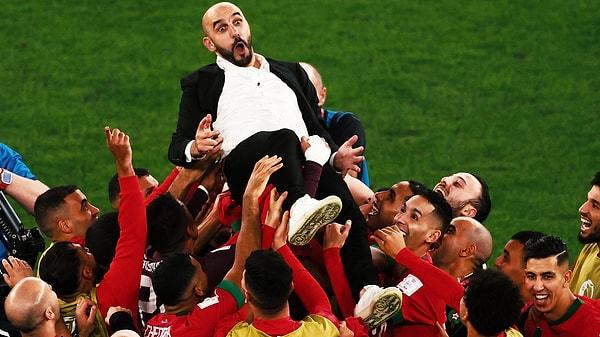 Maçın ardından Fas teknik direktörü Walid Regragui omuzlara alındı. Fas, 2022 Dünya Kupası'nın en dikkat çekici sonucunu alarak çeyrek finale yükselmeyi başardı!