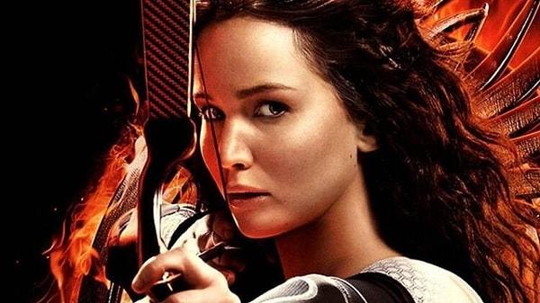 Aynı röportajın devamında aksiyon filmlerinde daha fazla kadının başrolde yer alması için "Açlık Oyunları" filmindeki Katniss Everdeen karakterinin öncülük yaptığını söyleyerek yoğun tepki çektiği bir noktaya geldi.