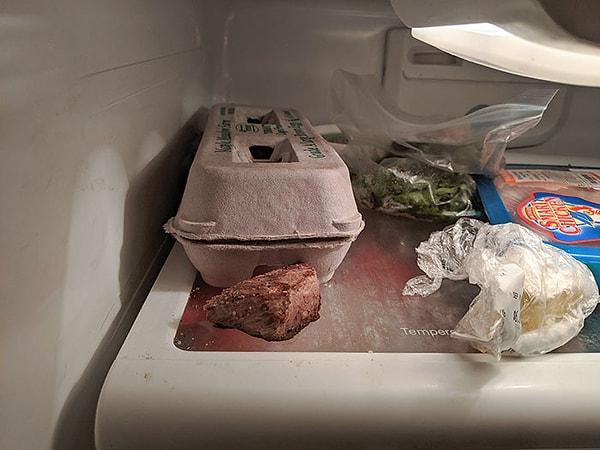 8. "Kalan eti buzdolabına böyle koymuş."