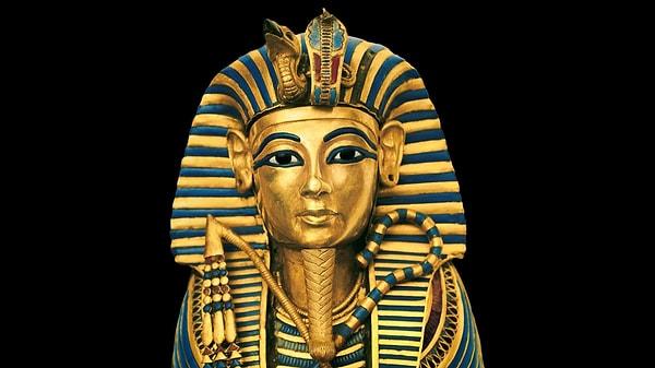 7. Tıpkı çoğu saray üyesi gibi, Kral Tutankamon'un ebeveynleri de akrabaydı. Mumya bedenden alınan DNA'ya göre anne ve babası aslında kardeşlerdi.