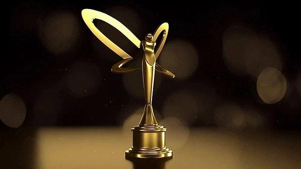 1. Bu sene 48.'si düzenlenen Pantene Altın Kelebek ödülleri sahiplerini buldu. En İyi Dizi, En İyi Kadın-Erkek Oyuncu, En İyi Senaryo, En İyi Gündüz Kuşağı Programı, En İyi Magazin Programı, En İyi Çocuk Oyuncu, En İyi Spor Programı, En İyi Yönetmen, En İyi Dizi Çifti ve En İyi Kadın-Erkek Sunucu kategorilerinde birçok kişi dün geceyi ödüllerle kapattı. Peki dizi ve televizyon sektöründe kim, hangi Altın Kelebek ödülüne layık görüldü?