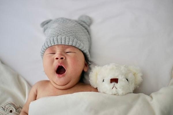 6. Bebekler sürekli uykuludur.