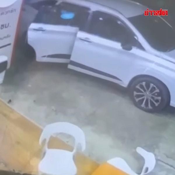 Görüntülerde çiftin beyaz bir araçla çamaşırhanenin önüne park ettiği ve tamamen çıplak bir şekilde cinsel ilişkiye girdikleri görülebiliyor.