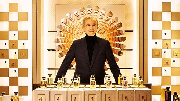 1. 73 yaşındaki Fransız Bernard Arnault, dünyaca ünlü Louis Vuitton, Dior, TAG Heuer, Dom Pérignon gibi lüks markaların sahibi.