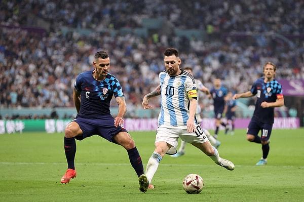 2022 Dünya Kupası'nda yarı finalde Arjantin ile Hırvatistan karşı karşıya geldi. Arjantinli yıldız Lionel Messi, maça damga vurdu.