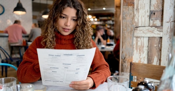 Ekip, şehirdeki yüzlerce restoranın yanı sıra Anchorage, Alaska ve Los Angeles, California'daki daha uzaklardaki restoranlardan menüler topladı. Hatta 1880'lere kadar uzanan menüler bulmayı bile başardılar.