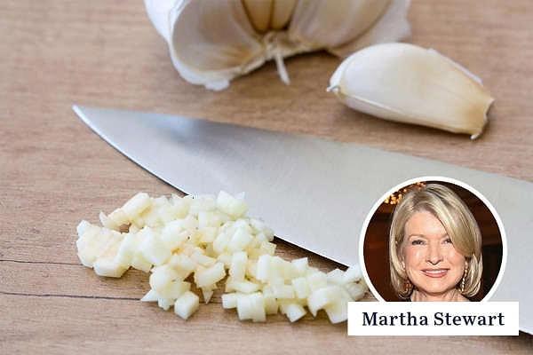 Mutfakta tavsiye almanız gereken bir kişi varsa bunlardan biri de Martha Stewart'tır. Eğlence dünyasının yıldızı Stewart, mutfak ipuçlarını dergilerde, kitaplarda, web sitesinde ve TikTok kanalında paylaşıyor.