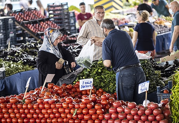 Araştırmaya göre, dört kişilik bir ailenin sağlıklı ve dengeli beslenmesi için aylık yapması gereken harcama tutarı yani açlık sınırı Kasım 2022 için 7 bin 818 TL.