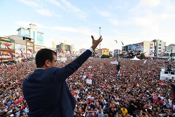 İmamoğlu’na kamu görevlisine hakaretten açılan davanın 14 Aralık’taki duruşmasında iki yıl yedi ay 15 gün ceza verildi. TCK’nin 53’üncü maddesinden de ceza alan İmamoğlu için ‘siyasi yasak’ süreci başladı.